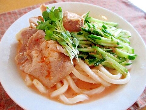 豚しゃぶとキュウリのピリ辛豆乳冷やしうどん♪